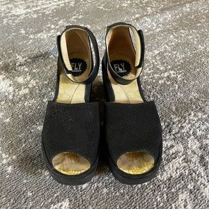 Women’s Fly London Yake wedges-black